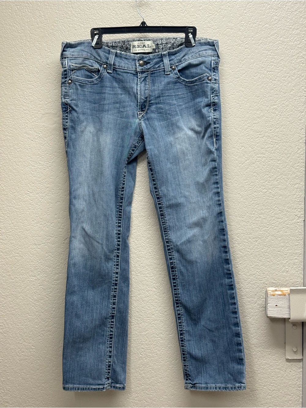 Ariat Women's Light Wash Straight-Leg Jeans waist 18, rise 10, IS 30